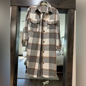 3/4 length shacket coat beautiful color combo, never been worn.